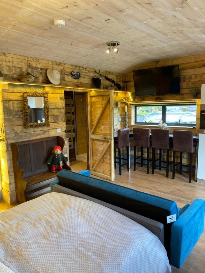 Willow Court Farm Studio East & Petting Farm, 8 Mins To Legoland & Windsor, 15 Mins To Lapland Uk Buitenkant foto